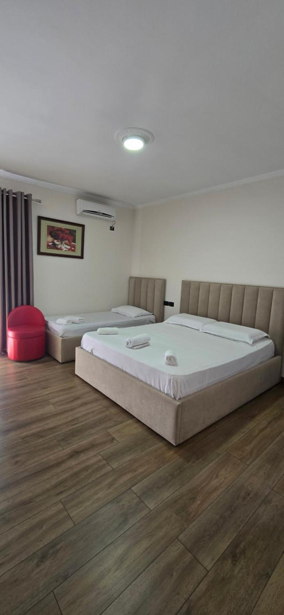 Koa Hotel Tirane Esterno foto