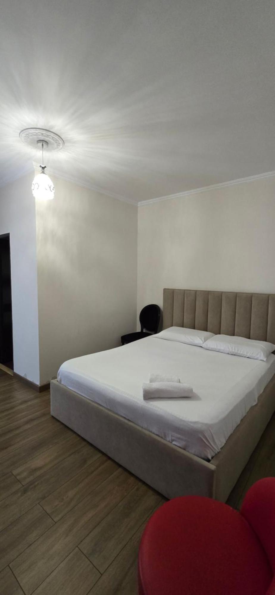 Koa Hotel Tirane Esterno foto