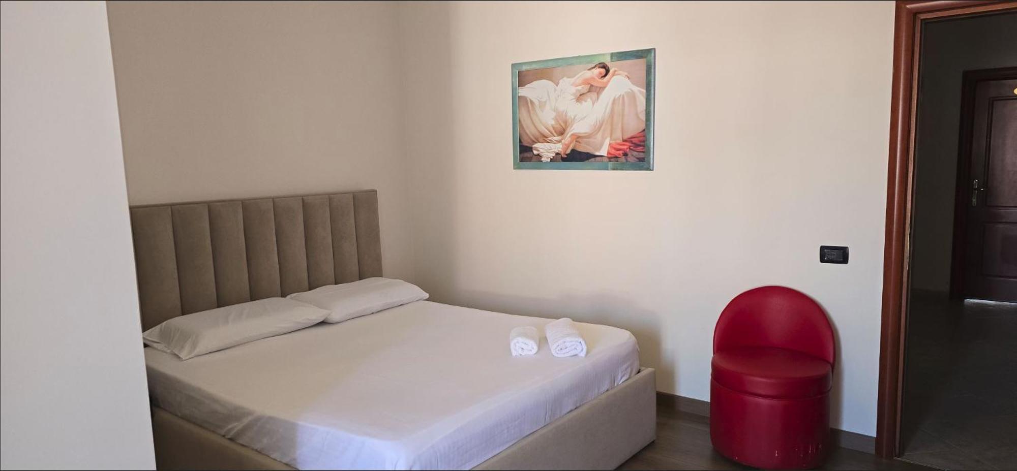 Koa Hotel Tirane Esterno foto